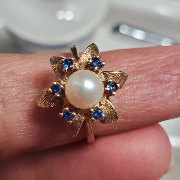 10k gold ring from birks. Vantage gold ring with natural pearl and shaphir - Picture 5 of 11